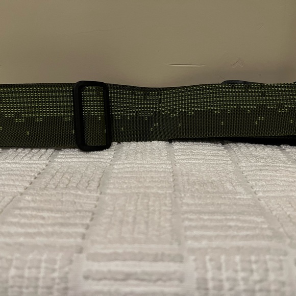 New First Act Guitar Strap Army Green 🤩 with Lime Stitching - Picture 4 of 11